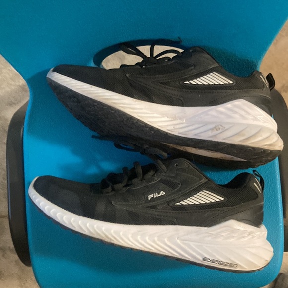 Fila black and white running shoe - Picture 3 of 7